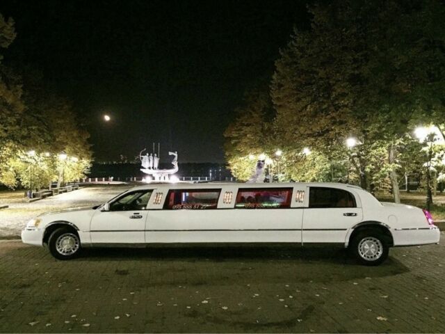Білий Лінкольн Town Car, об'ємом двигуна 0 л та пробігом 200 тис. км за 4000 $, фото 2 на Automoto.ua