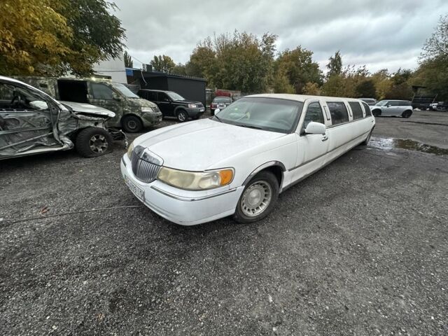 Білий Лінкольн Town Car, об'ємом двигуна 0 л та пробігом 200 тис. км за 4000 $, фото 5 на Automoto.ua