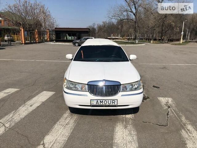 Білий Лінкольн Town Car, об'ємом двигуна 4.6 л та пробігом 200 тис. км за 8000 $, фото 2 на Automoto.ua