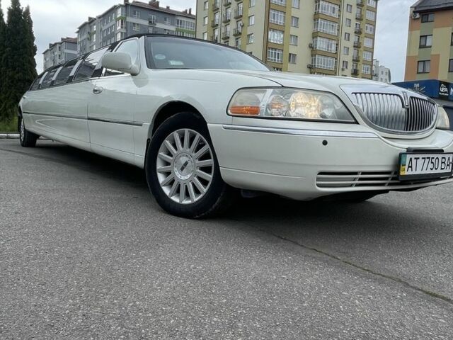 Білий Лінкольн Town Car, об'ємом двигуна 4.6 л та пробігом 148 тис. км за 7400 $, фото 5 на Automoto.ua