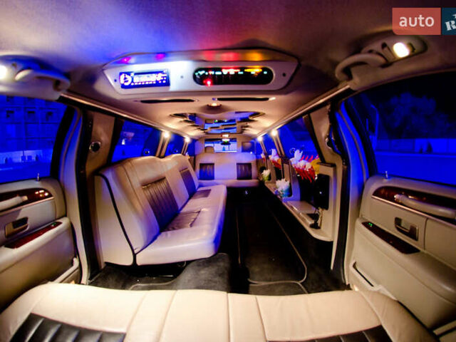 Белый Линкольн Таун Кар, объемом двигателя 4.6 л и пробегом 148 тыс. км за 7400 $, фото 13 на Automoto.ua