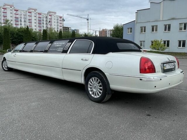 Білий Лінкольн Town Car, об'ємом двигуна 4.6 л та пробігом 148 тис. км за 7400 $, фото 3 на Automoto.ua