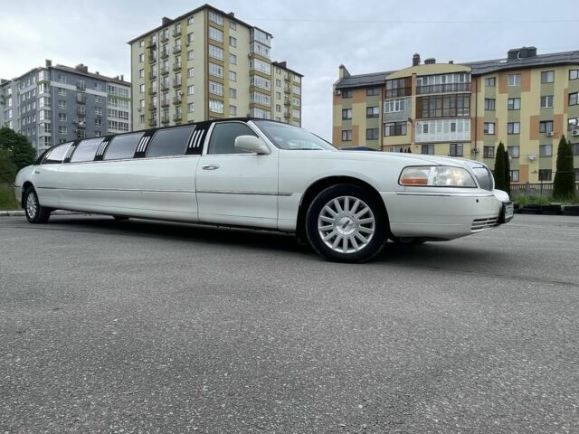 Білий Лінкольн Town Car, об'ємом двигуна 4.6 л та пробігом 148 тис. км за 7400 $, фото 6 на Automoto.ua