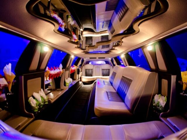 Білий Лінкольн Town Car, об'ємом двигуна 4.6 л та пробігом 148 тис. км за 7400 $, фото 11 на Automoto.ua