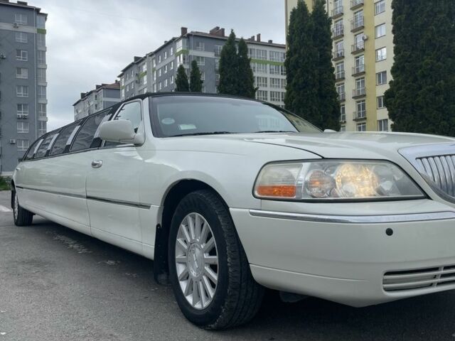 Білий Лінкольн Town Car, об'ємом двигуна 4.6 л та пробігом 148 тис. км за 7400 $, фото 2 на Automoto.ua