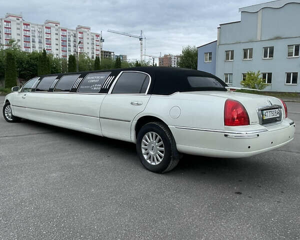 Белый Линкольн Таун Кар, объемом двигателя 4.6 л и пробегом 148 тыс. км за 7400 $, фото 4 на Automoto.ua