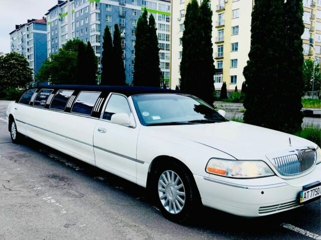 Білий Лінкольн Town Car, об'ємом двигуна 4.6 л та пробігом 148 тис. км за 7400 $, фото 1 на Automoto.ua