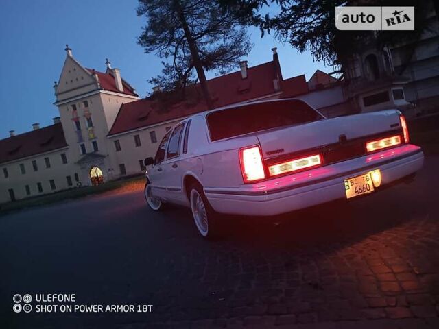 Білий Лінкольн Town Car, об'ємом двигуна 4.6 л та пробігом 108 тис. км за 7900 $, фото 1 на Automoto.ua