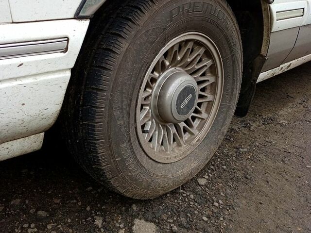 Білий Лінкольн Town Car, об'ємом двигуна 4.6 л та пробігом 400 тис. км за 11800 $, фото 5 на Automoto.ua