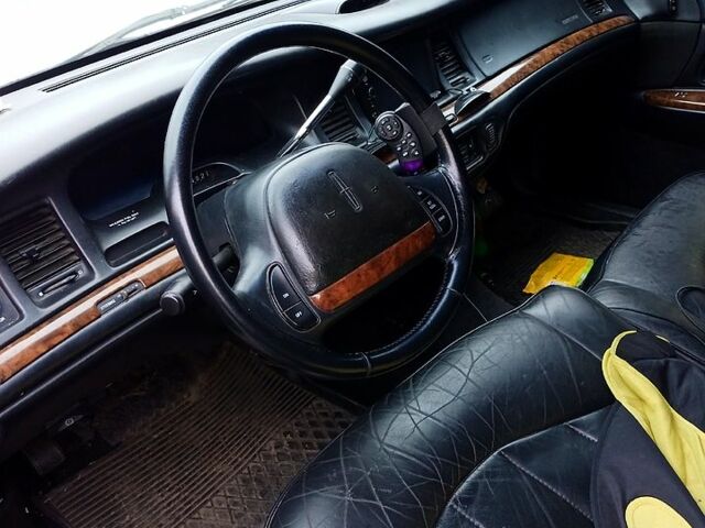 Білий Лінкольн Town Car, об'ємом двигуна 4.6 л та пробігом 400 тис. км за 11800 $, фото 4 на Automoto.ua