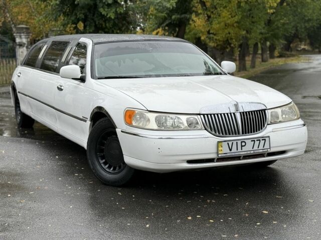 Білий Лінкольн Town Car, об'ємом двигуна 4.6 л та пробігом 200 тис. км за 1800 $, фото 10 на Automoto.ua