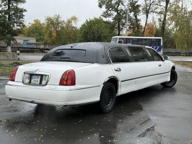 Білий Лінкольн Town Car, об'ємом двигуна 4.6 л та пробігом 200 тис. км за 1800 $, фото 3 на Automoto.ua