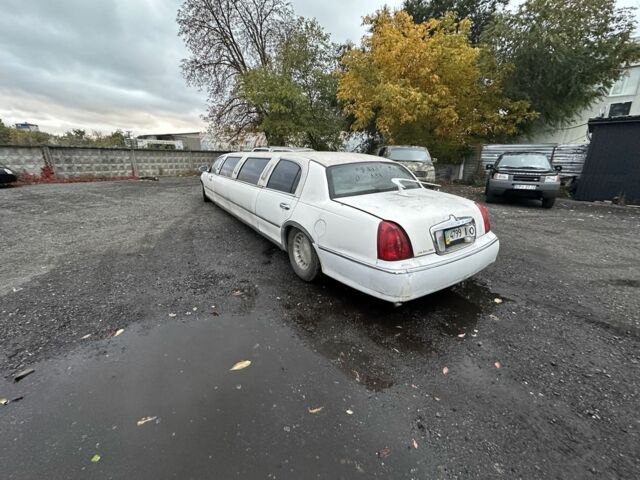 Білий Лінкольн Town Car, об'ємом двигуна 0 л та пробігом 200 тис. км за 4000 $, фото 4 на Automoto.ua