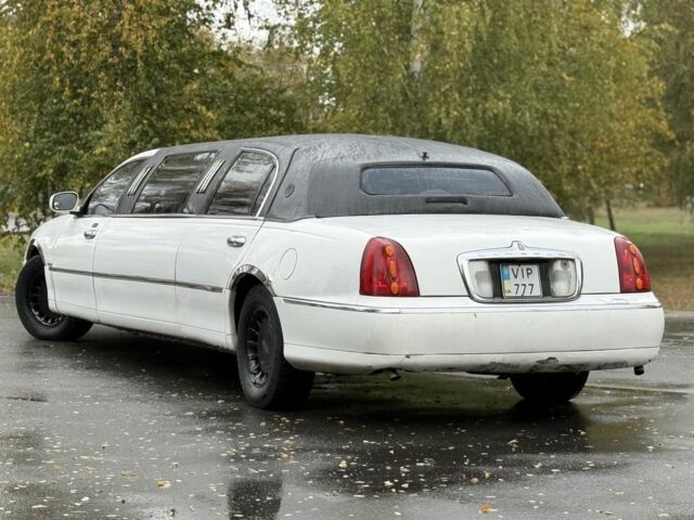 Білий Лінкольн Town Car, об'ємом двигуна 4.6 л та пробігом 200 тис. км за 1800 $, фото 1 на Automoto.ua