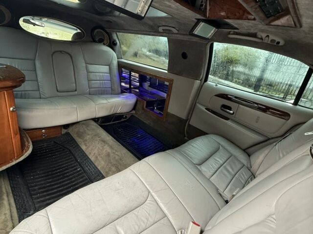 Білий Лінкольн Town Car, об'ємом двигуна 4.6 л та пробігом 200 тис. км за 1800 $, фото 7 на Automoto.ua