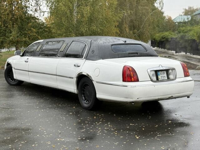 Білий Лінкольн Town Car, об'ємом двигуна 4.6 л та пробігом 200 тис. км за 1800 $, фото 5 на Automoto.ua