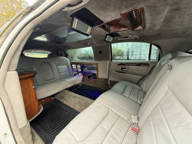 Білий Лінкольн Town Car, об'ємом двигуна 4.6 л та пробігом 200 тис. км за 1800 $, фото 8 на Automoto.ua