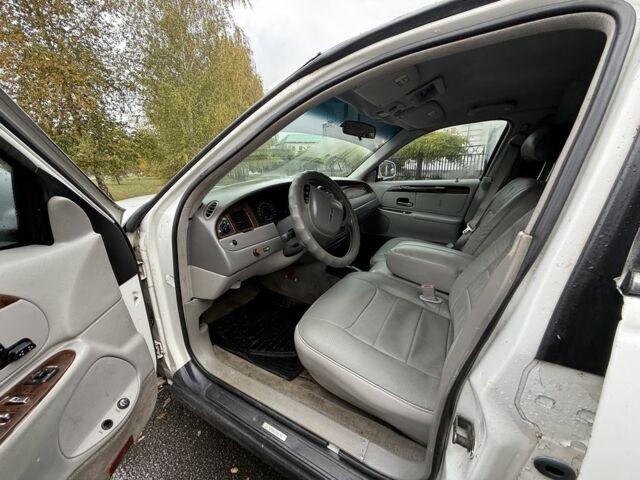 Білий Лінкольн Town Car, об'ємом двигуна 4.6 л та пробігом 200 тис. км за 1800 $, фото 9 на Automoto.ua