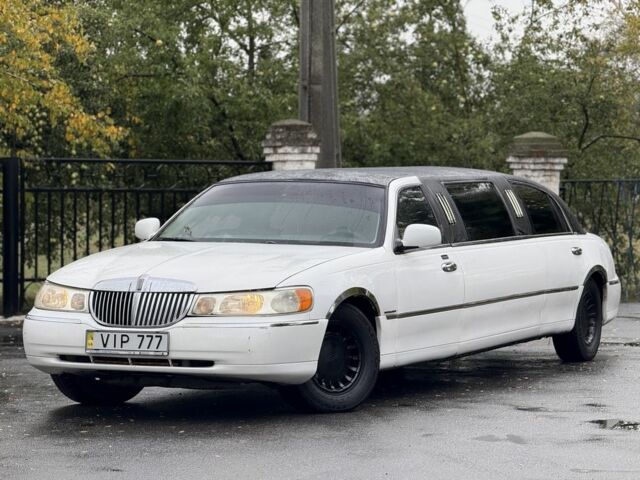 Білий Лінкольн Town Car, об'ємом двигуна 4.6 л та пробігом 200 тис. км за 1800 $, фото 4 на Automoto.ua