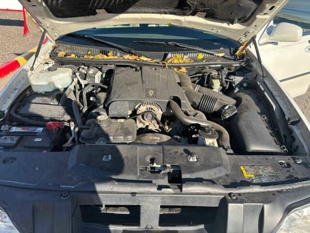 Белый Линкольн Таун Кар, объемом двигателя 4 л и пробегом 110 тыс. км за 6500 $, фото 4 на Automoto.ua