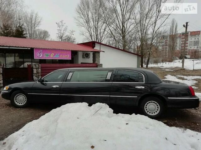 Чорний Лінкольн Town Car, об'ємом двигуна 4.6 л та пробігом 200 тис. км за 8000 $, фото 17 на Automoto.ua