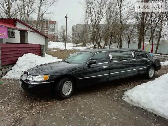 Чорний Лінкольн Town Car, об'ємом двигуна 4.6 л та пробігом 200 тис. км за 8000 $, фото 8 на Automoto.ua