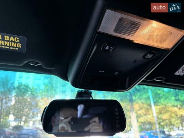 Черный Линкольн Таун Кар, объемом двигателя 4.6 л и пробегом 250 тыс. км за 19900 $, фото 40 на Automoto.ua