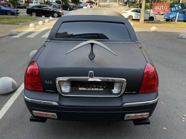 Черный Линкольн Таун Кар, объемом двигателя 4.6 л и пробегом 250 тыс. км за 19900 $, фото 8 на Automoto.ua