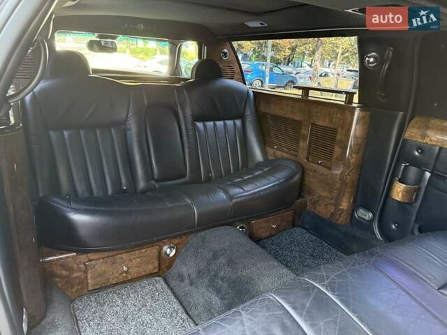 Черный Линкольн Таун Кар, объемом двигателя 4.6 л и пробегом 250 тыс. км за 19900 $, фото 56 на Automoto.ua