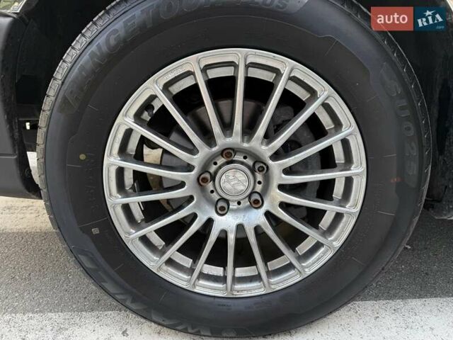 Черный Линкольн Таун Кар, объемом двигателя 4.6 л и пробегом 250 тыс. км за 19900 $, фото 14 на Automoto.ua