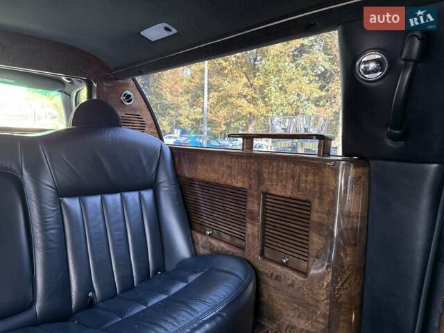 Черный Линкольн Таун Кар, объемом двигателя 4.6 л и пробегом 250 тыс. км за 19900 $, фото 58 на Automoto.ua