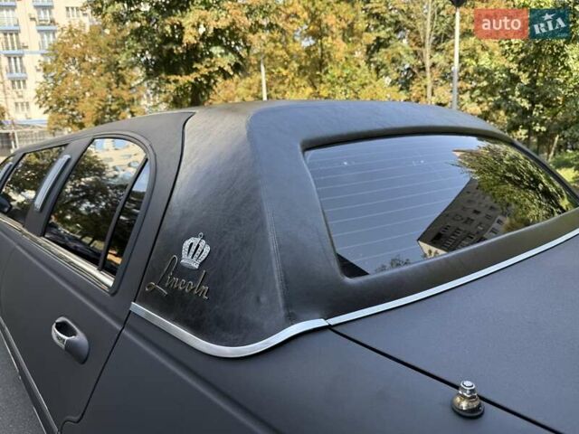 Черный Линкольн Таун Кар, объемом двигателя 4.6 л и пробегом 250 тыс. км за 19900 $, фото 26 на Automoto.ua