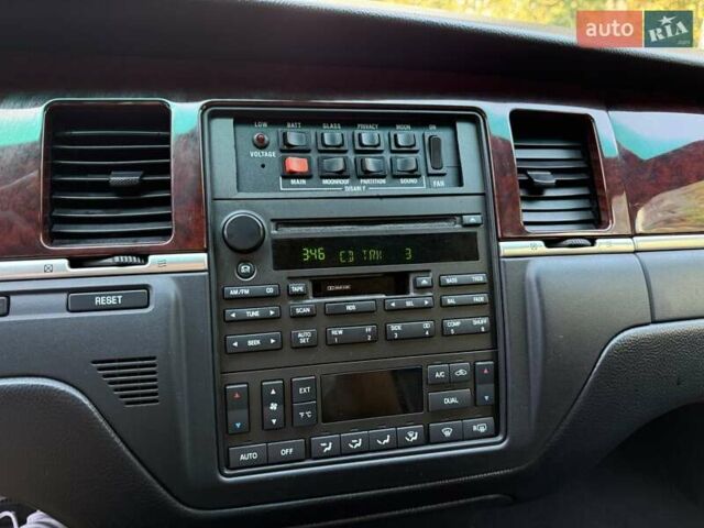 Черный Линкольн Таун Кар, объемом двигателя 4.6 л и пробегом 250 тыс. км за 19900 $, фото 38 на Automoto.ua