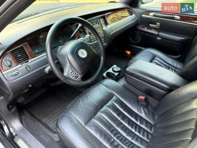 Черный Линкольн Таун Кар, объемом двигателя 4.6 л и пробегом 250 тыс. км за 19900 $, фото 30 на Automoto.ua