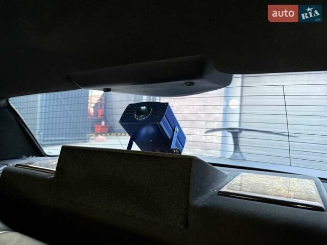 Черный Линкольн Таун Кар, объемом двигателя 4.6 л и пробегом 250 тыс. км за 19900 $, фото 63 на Automoto.ua