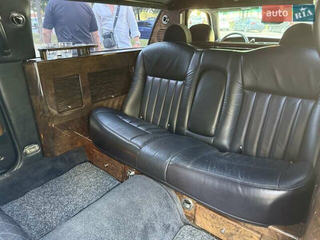 Черный Линкольн Таун Кар, объемом двигателя 4.6 л и пробегом 250 тыс. км за 19900 $, фото 75 на Automoto.ua