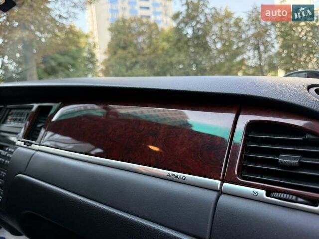 Черный Линкольн Таун Кар, объемом двигателя 4.6 л и пробегом 250 тыс. км за 19900 $, фото 48 на Automoto.ua