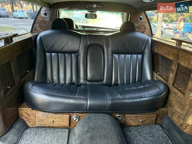 Черный Линкольн Таун Кар, объемом двигателя 4.6 л и пробегом 250 тыс. км за 19900 $, фото 57 на Automoto.ua