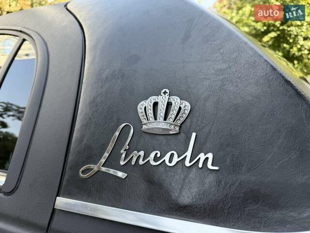 Черный Линкольн Таун Кар, объемом двигателя 4.6 л и пробегом 250 тыс. км за 19900 $, фото 20 на Automoto.ua