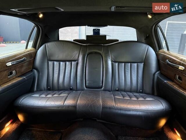 Черный Линкольн Таун Кар, объемом двигателя 4.6 л и пробегом 250 тыс. км за 19900 $, фото 60 на Automoto.ua