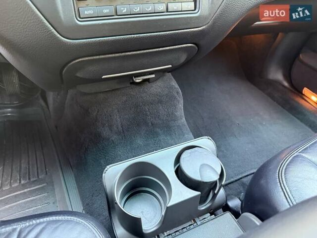 Черный Линкольн Таун Кар, объемом двигателя 4.6 л и пробегом 250 тыс. км за 19900 $, фото 39 на Automoto.ua