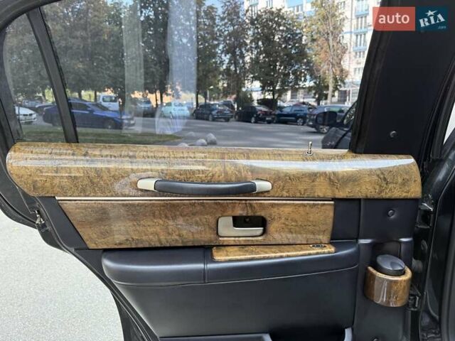 Черный Линкольн Таун Кар, объемом двигателя 4.6 л и пробегом 250 тыс. км за 19900 $, фото 51 на Automoto.ua