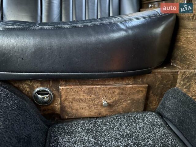 Черный Линкольн Таун Кар, объемом двигателя 4.6 л и пробегом 250 тыс. км за 19900 $, фото 69 на Automoto.ua