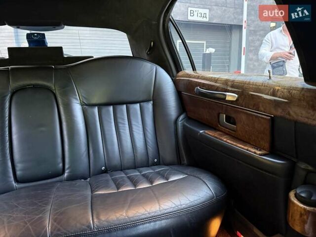 Черный Линкольн Таун Кар, объемом двигателя 4.6 л и пробегом 250 тыс. км за 19900 $, фото 62 на Automoto.ua