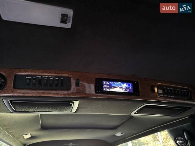 Черный Линкольн Таун Кар, объемом двигателя 4.6 л и пробегом 250 тыс. км за 19900 $, фото 65 на Automoto.ua