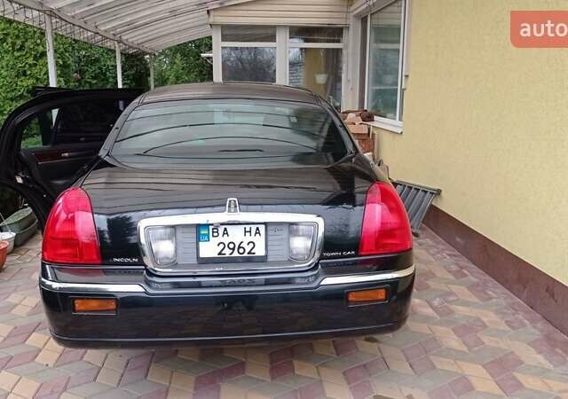 Чорний Лінкольн Town Car, об'ємом двигуна 4.6 л та пробігом 176 тис. км за 20000 $, фото 3 на Automoto.ua