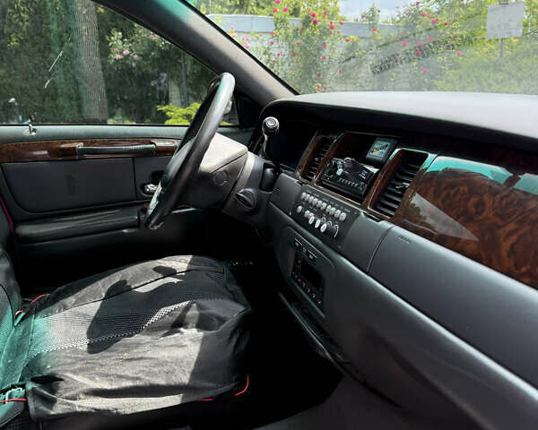 Червоний Лінкольн Town Car, об'ємом двигуна 4.6 л та пробігом 150 тис. км за 7500 $, фото 4 на Automoto.ua