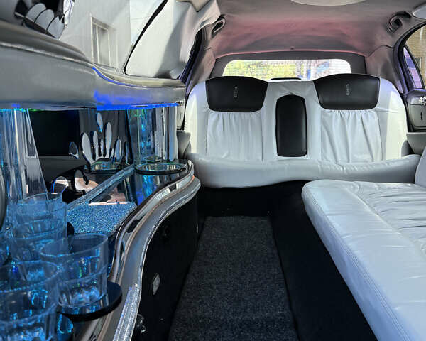 Червоний Лінкольн Town Car, об'ємом двигуна 4.6 л та пробігом 150 тис. км за 7500 $, фото 6 на Automoto.ua