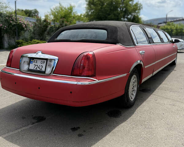 Червоний Лінкольн Town Car, об'ємом двигуна 4.6 л та пробігом 150 тис. км за 7500 $, фото 2 на Automoto.ua