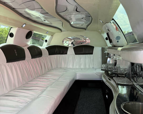 Червоний Лінкольн Town Car, об'ємом двигуна 4.6 л та пробігом 150 тис. км за 7500 $, фото 5 на Automoto.ua